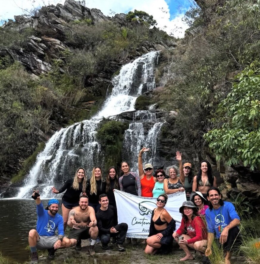 Grupo em viagem para cachoeira